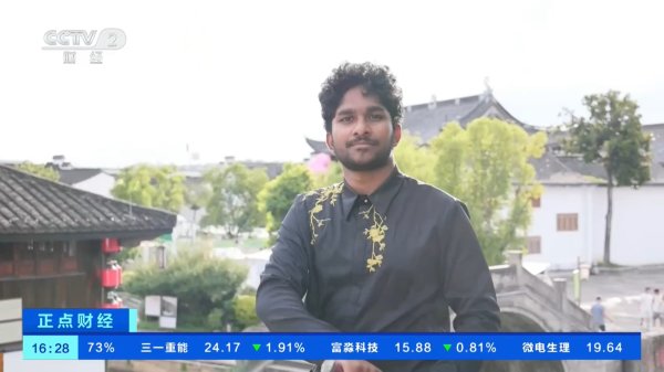 蜂窝配资 穿汉服逛古镇古村落 外国游客沉浸体验中国文化